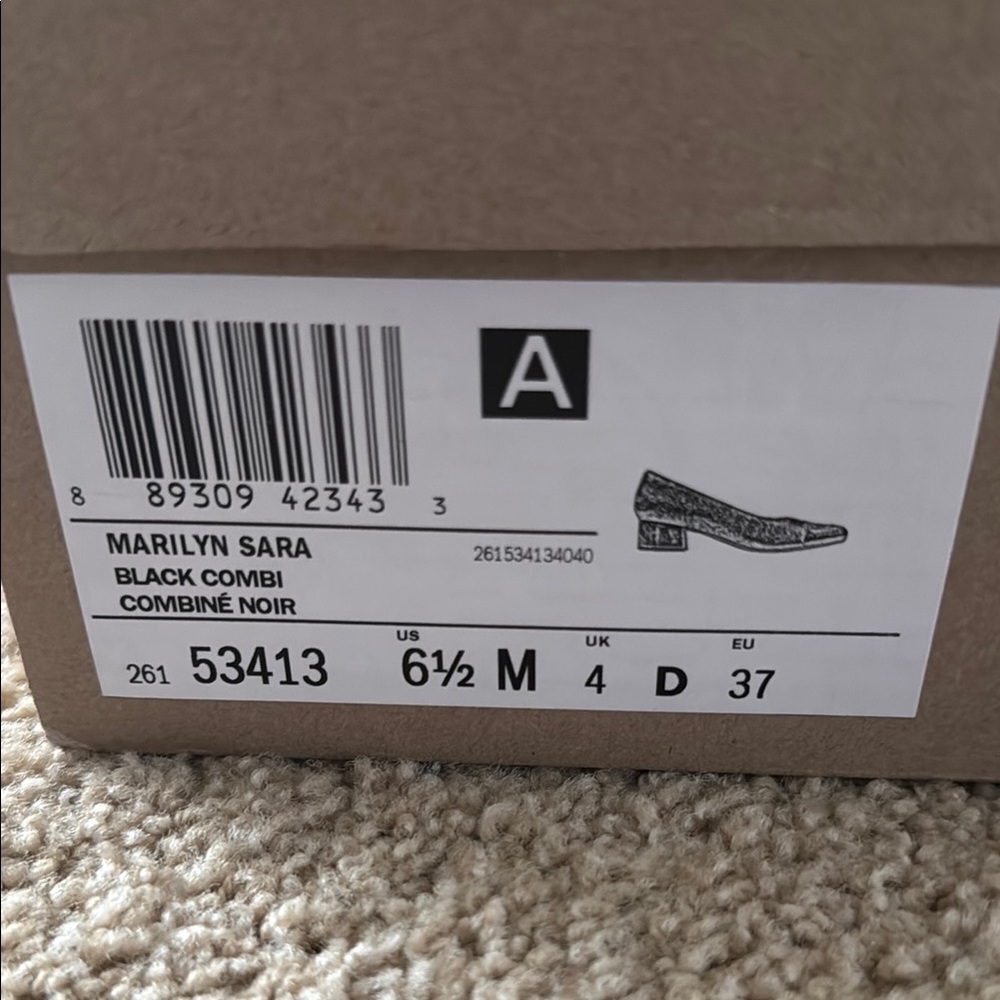 Clarks Black Low Heel Pumps - Picture 2 of 7